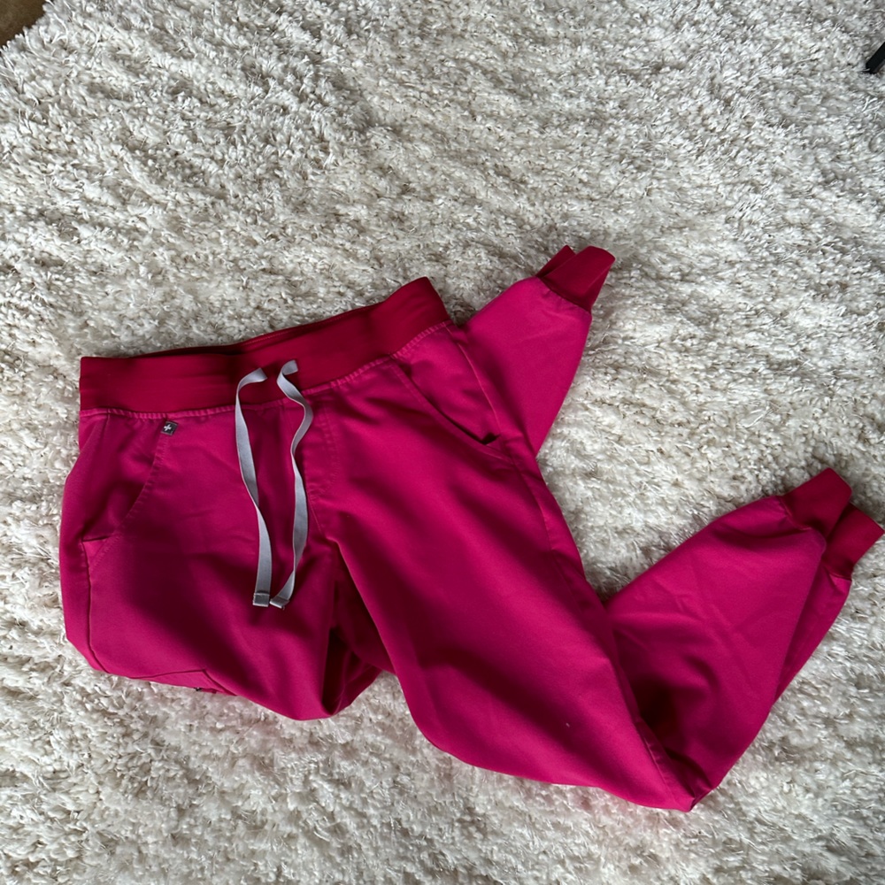 FIGS Xs petite pink jogger scrubs